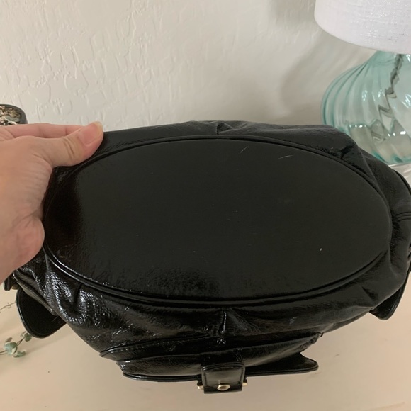 Michael Kors Patent leather hobo bag - Picture 4 of 13